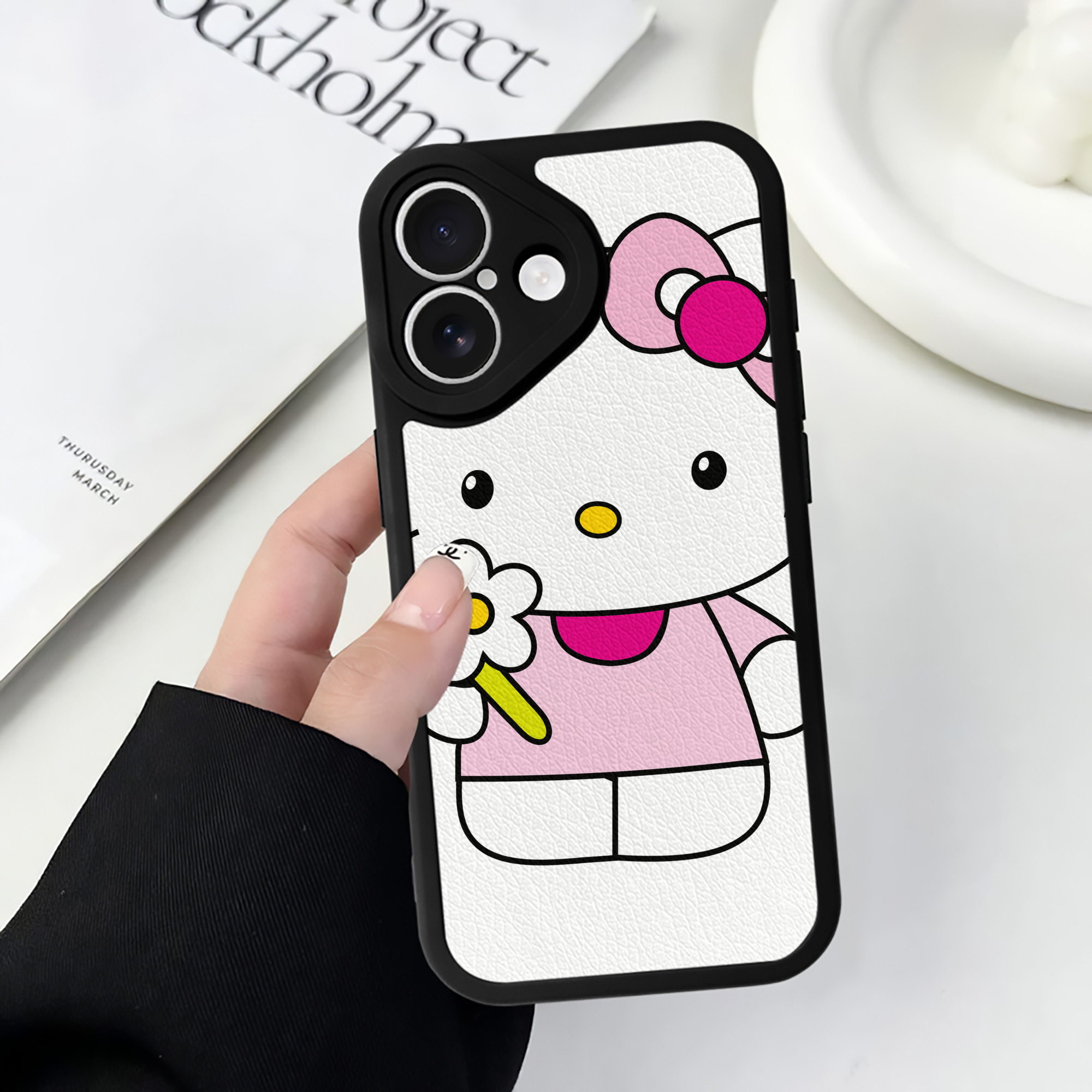 （画像用） Hello Kitty ハローキティ 【iPhone 16シリーズ対応】シリコンスマホケース（レザー調） 材質：シリコン